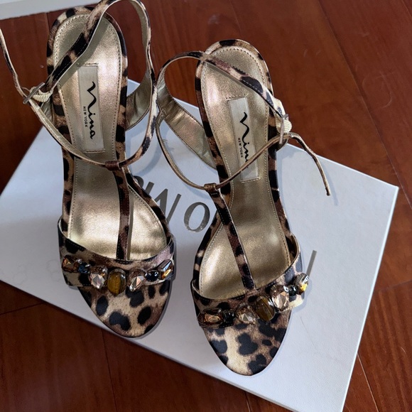 Shoes - Picture 3 of 7